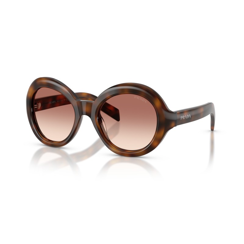 Prada PR D08SU 20D70X : Lunettes de soleil rondes en écaille de tortue Juniper avec verres dégradés marron clair Bordeaux