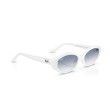 Ray-Ban RB4473D 677219: Occhiali da sole unisex con montatura bianca e lenti azzurro chiaro sfumate